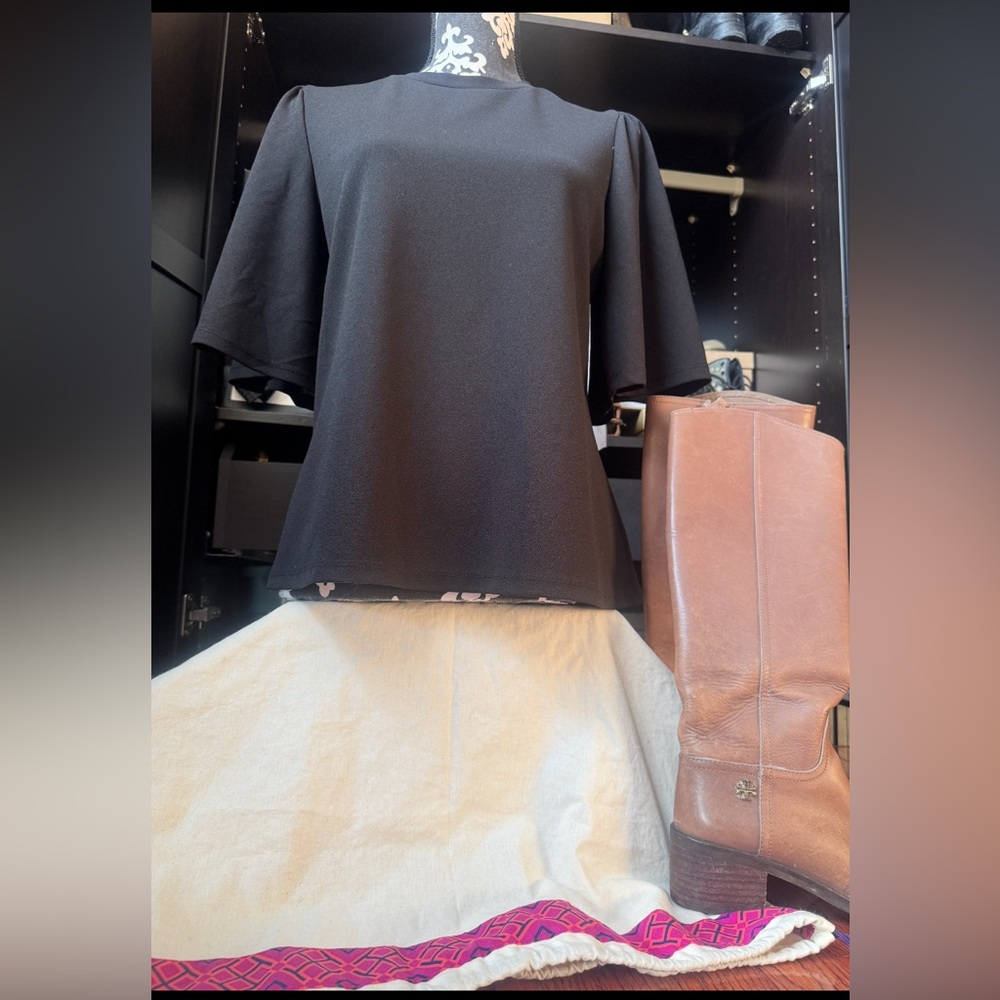 Womens dressy t-shirt blouse
In black